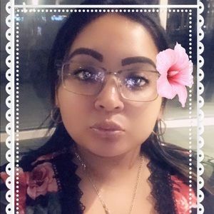 Meet your Posher, Crystal